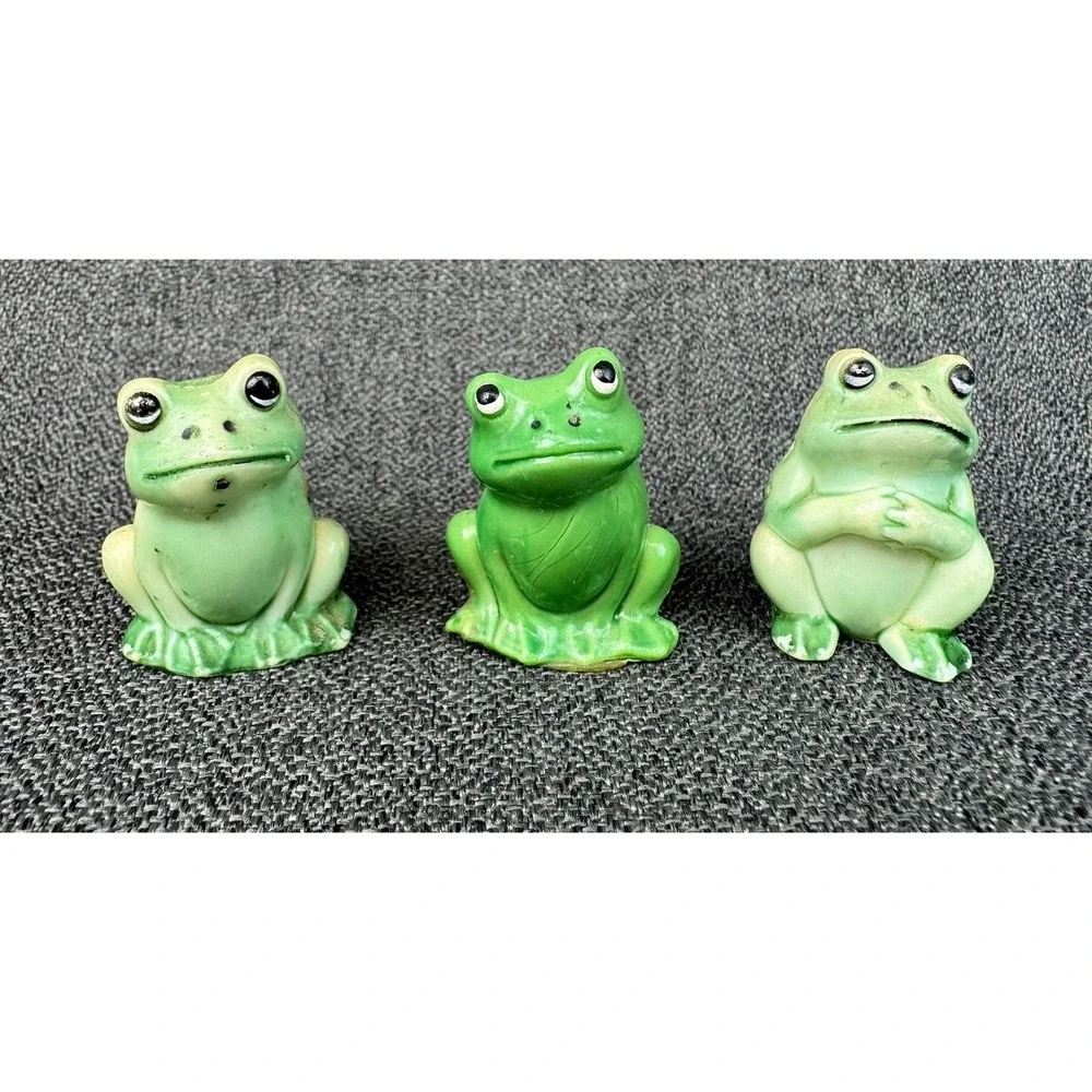 Vintage 3 Frogs Green Ceramic Whimsical Shelf Sitters Hong Kong 1.5 each